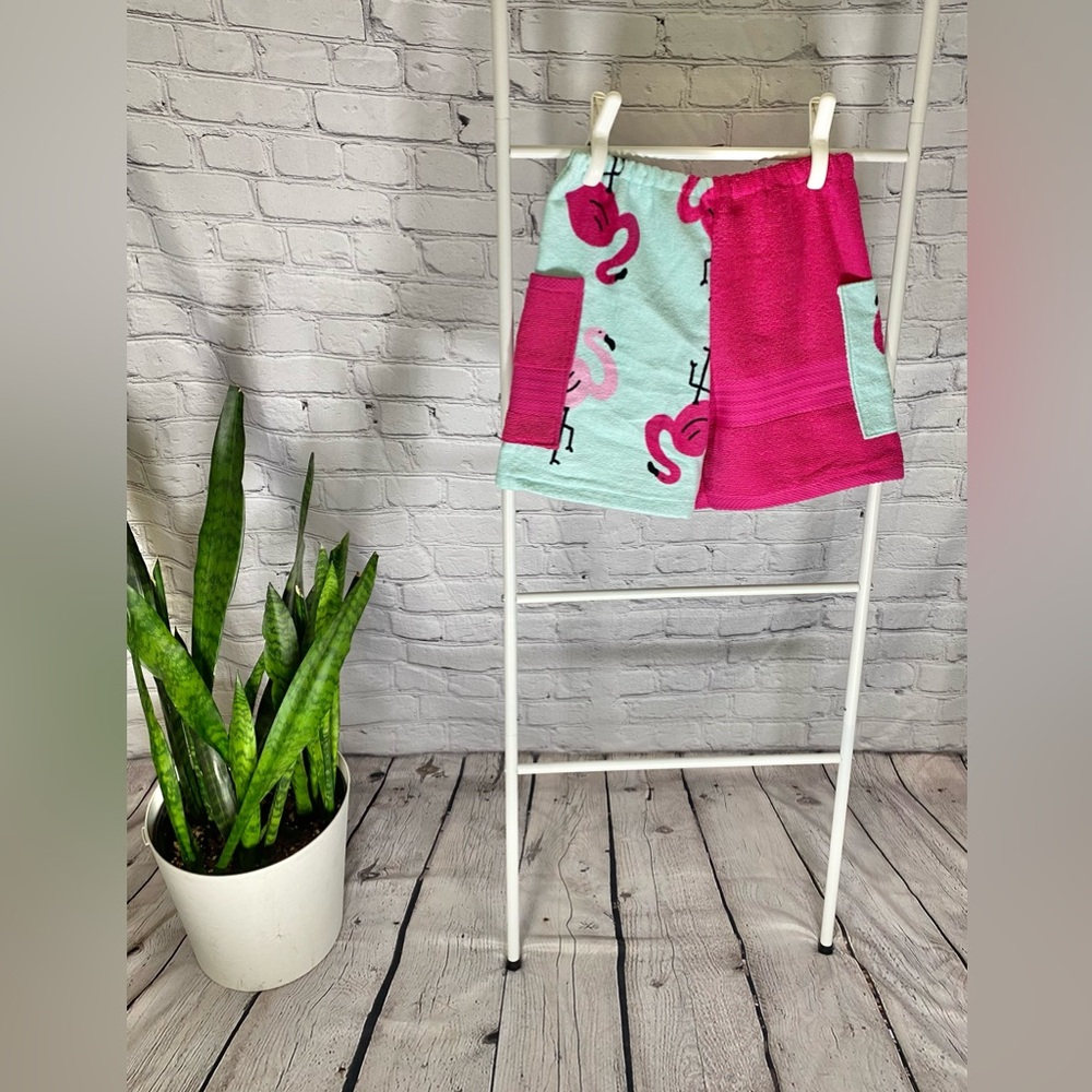 Towel shorts pink flamingos
